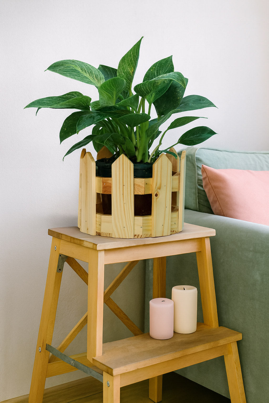 Round wooden picket fence planter – Exoticura decor