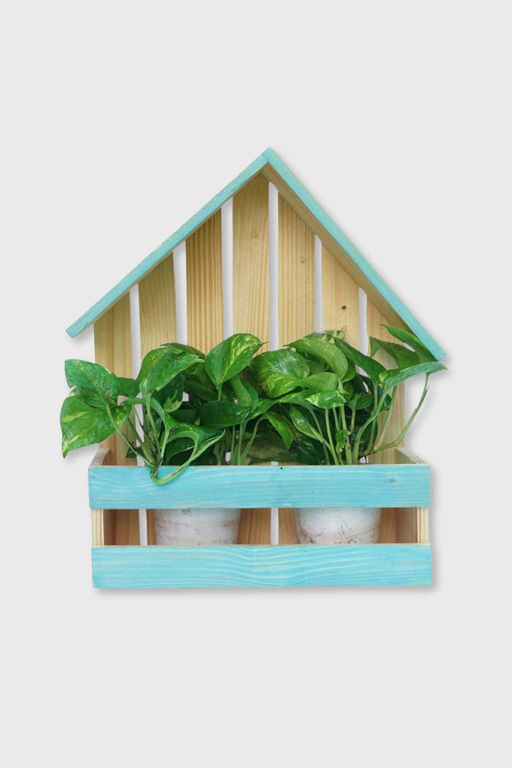 Charming wooden house-shaped planter – Exoticura decor